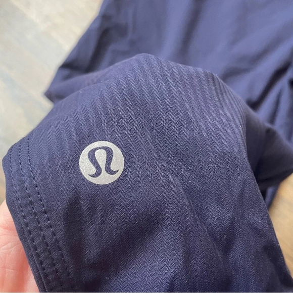 Lululemon Studio Crop II in Hero Blue size 8 - Picture 4 of 9